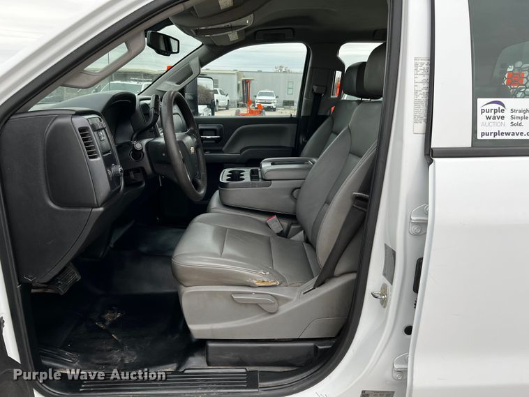 image for item DQ1956 2018 Chevrolet Silverado 3500HD  Crew Cab pickup truck