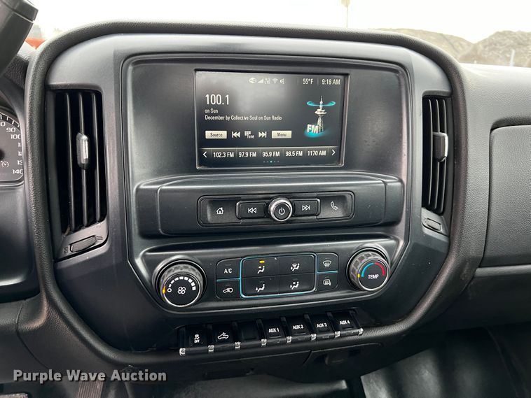 image for item DQ1956 2018 Chevrolet Silverado 3500HD  Crew Cab pickup truck