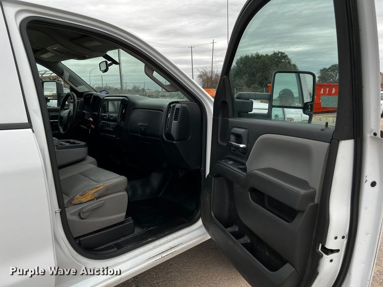 image for item DQ1956 2018 Chevrolet Silverado 3500HD  Crew Cab pickup truck