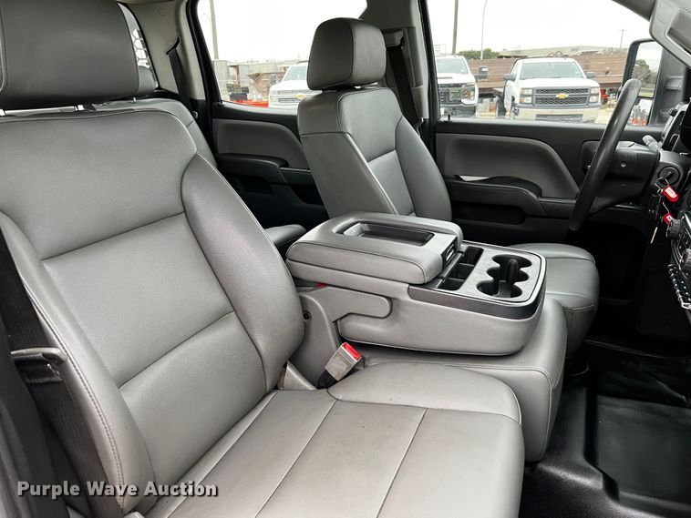 image for item DQ1956 2018 Chevrolet Silverado 3500HD  Crew Cab pickup truck