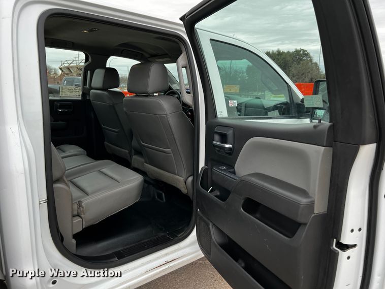 image for item DQ1956 2018 Chevrolet Silverado 3500HD  Crew Cab pickup truck