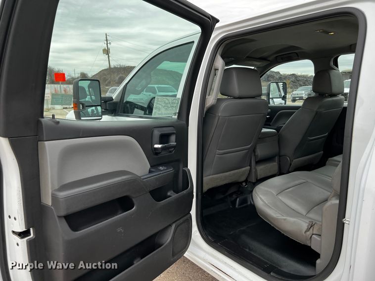 image for item DQ1956 2018 Chevrolet Silverado 3500HD  Crew Cab pickup truck