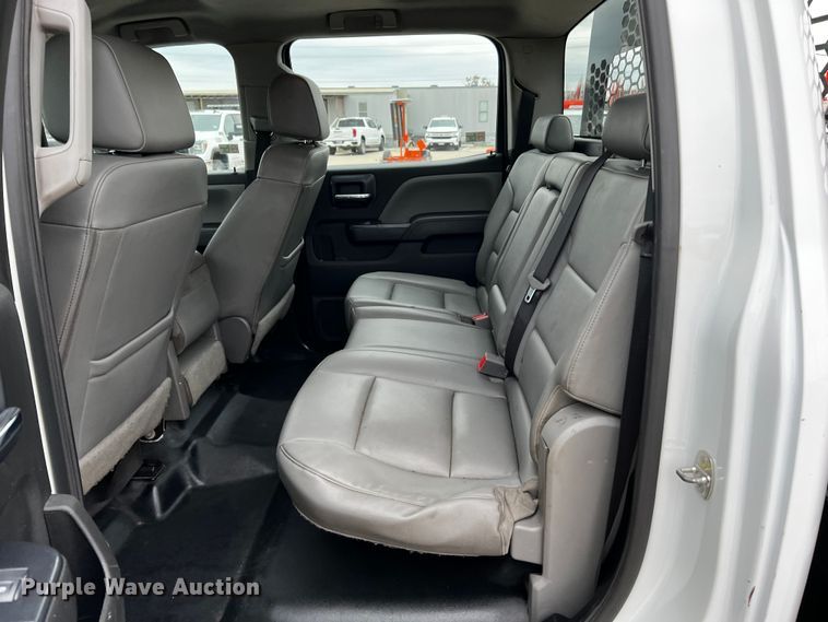 image for item DQ1956 2018 Chevrolet Silverado 3500HD  Crew Cab pickup truck