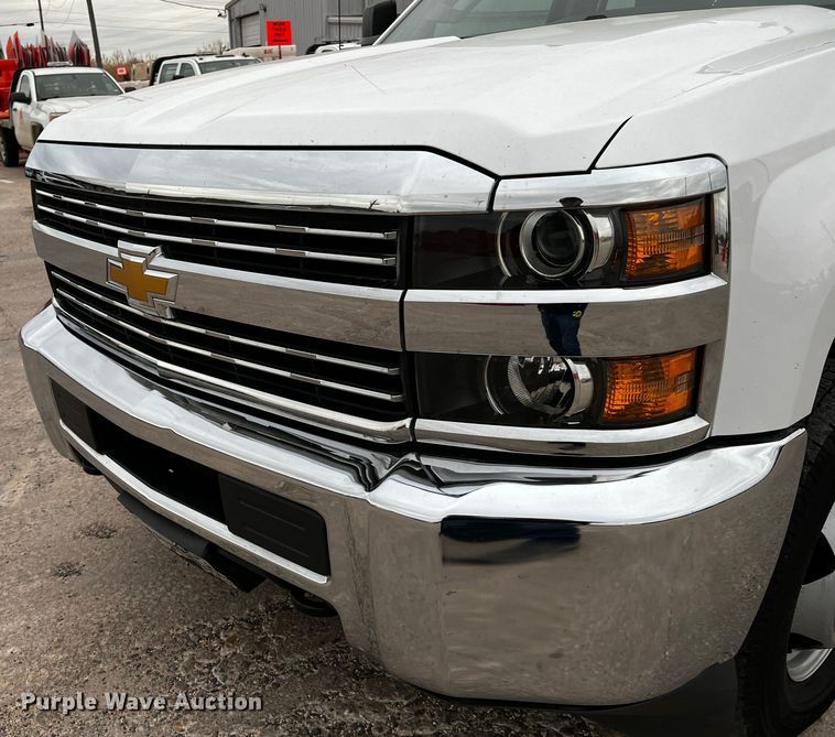 image for item DQ1956 2018 Chevrolet Silverado 3500HD  Crew Cab pickup truck
