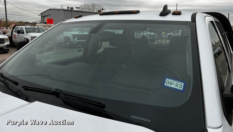 image for item DQ1956 2018 Chevrolet Silverado 3500HD  Crew Cab pickup truck