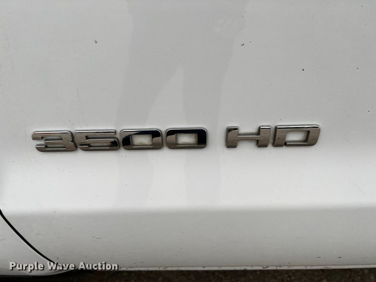image for item DQ1956 2018 Chevrolet Silverado 3500HD  Crew Cab pickup truck