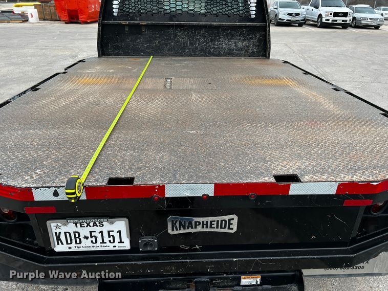 image for item DQ1956 2018 Chevrolet Silverado 3500HD  Crew Cab pickup truck