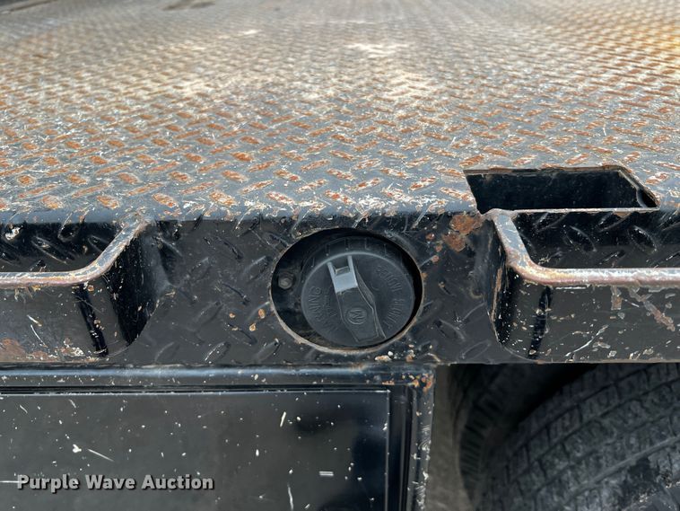 image for item DQ1956 2018 Chevrolet Silverado 3500HD  Crew Cab pickup truck