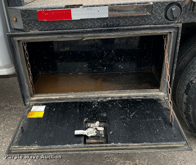 image for item DQ1956 2018 Chevrolet Silverado 3500HD  Crew Cab pickup truck