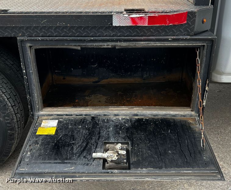 image for item DQ1956 2018 Chevrolet Silverado 3500HD  Crew Cab pickup truck