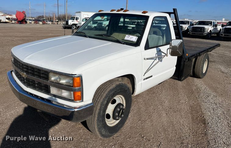 image for item DQ5096 1992 Chevrolet C3500  flatbed pickup truck