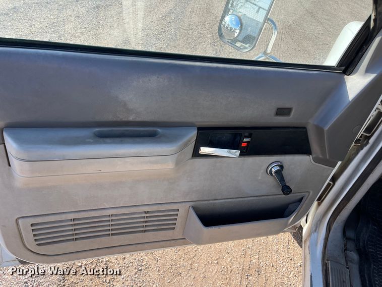 image for item DQ5096 1992 Chevrolet C3500  flatbed pickup truck