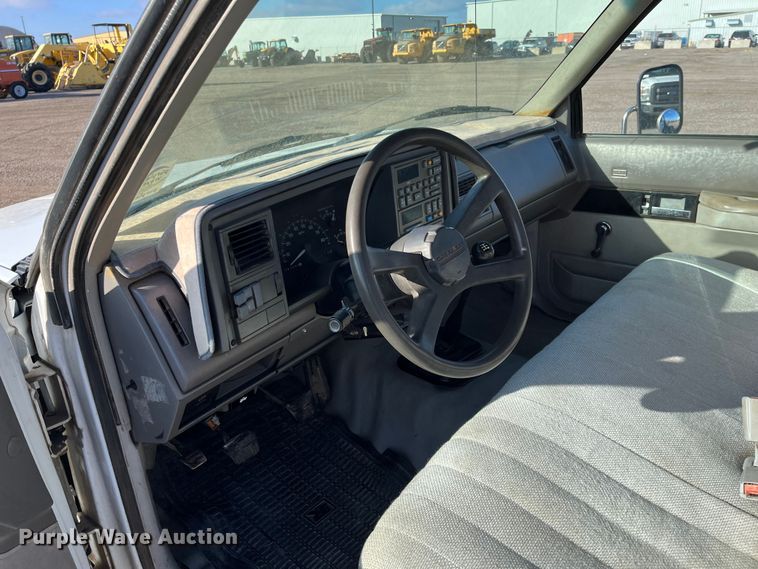 image for item DQ5096 1992 Chevrolet C3500  flatbed pickup truck