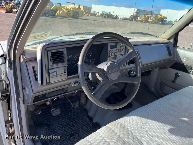 image for item DQ5096 1992 Chevrolet C3500  flatbed pickup truck