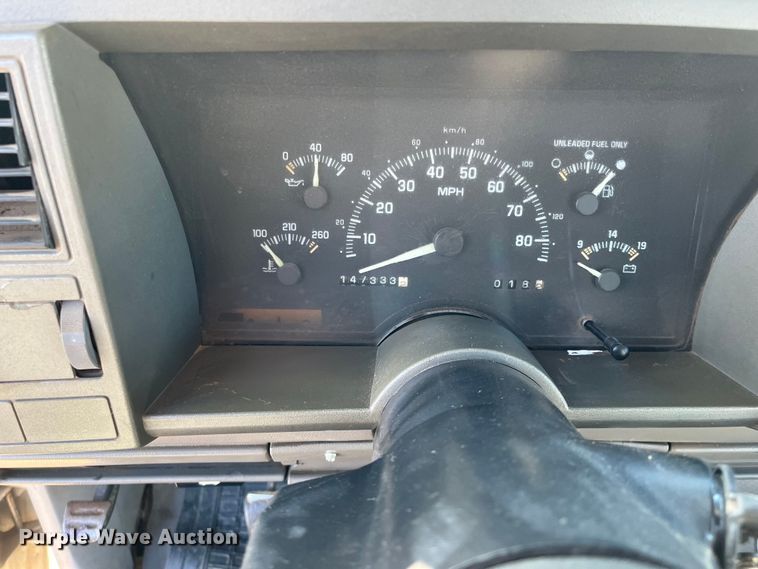 image for item DQ5096 1992 Chevrolet C3500  flatbed pickup truck