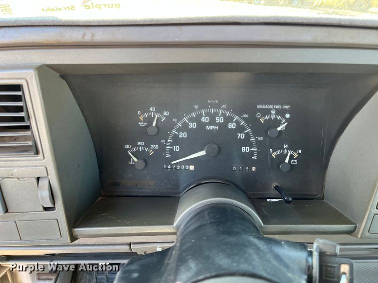 image for item DQ5096 1992 Chevrolet C3500  flatbed pickup truck