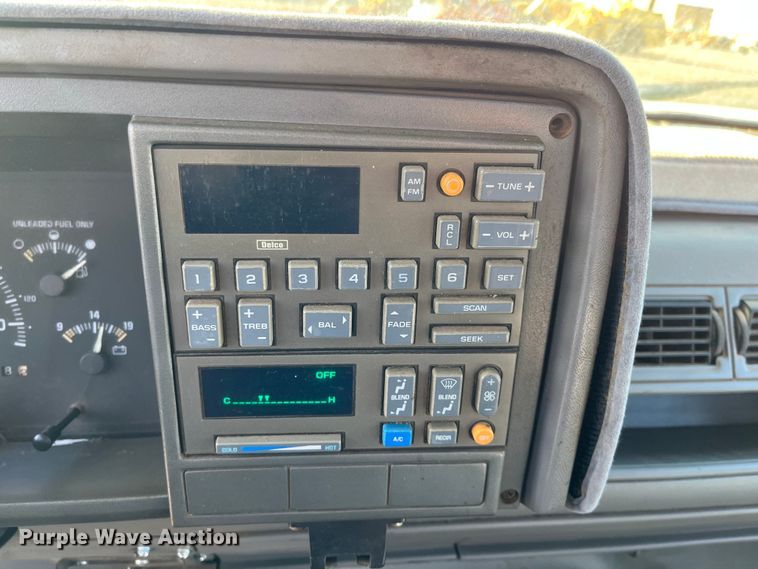 image for item DQ5096 1992 Chevrolet C3500  flatbed pickup truck