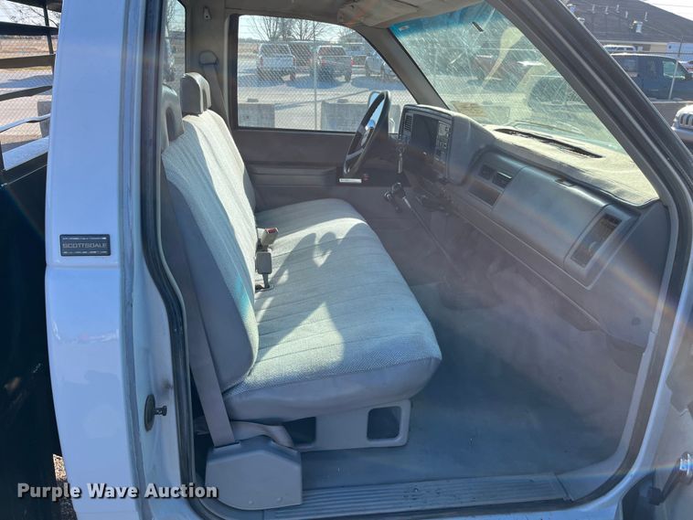 image for item DQ5096 1992 Chevrolet C3500  flatbed pickup truck