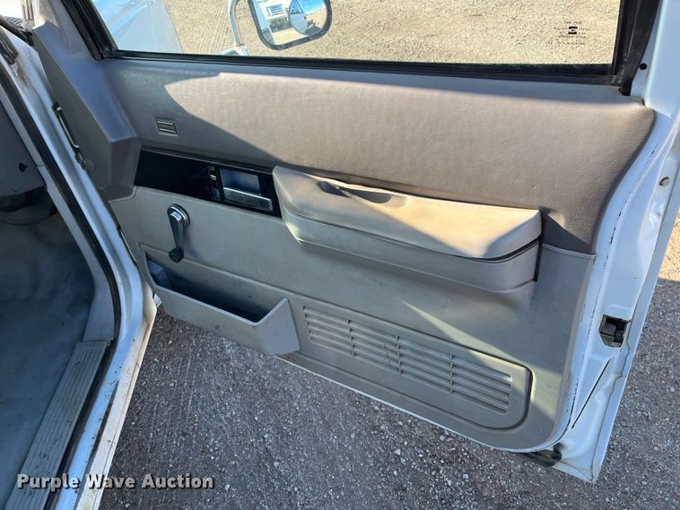 image for item DQ5096 1992 Chevrolet C3500  flatbed pickup truck