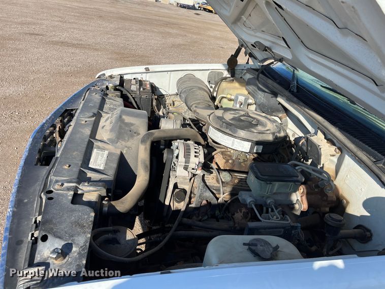 image for item DQ5096 1992 Chevrolet C3500  flatbed pickup truck