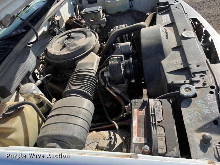 image for item DQ5096 1992 Chevrolet C3500  flatbed pickup truck