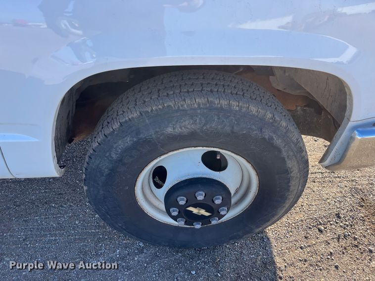 image for item DQ5096 1992 Chevrolet C3500  flatbed pickup truck