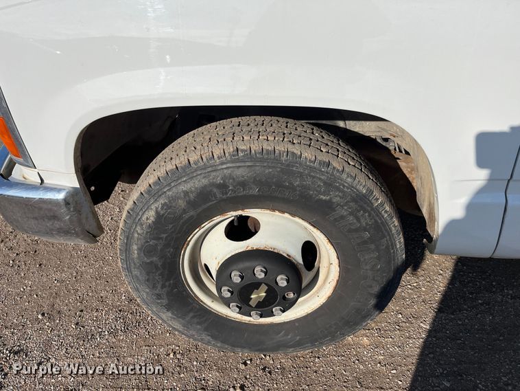 image for item DQ5096 1992 Chevrolet C3500  flatbed pickup truck