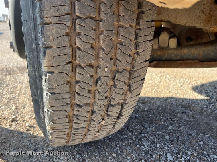 image for item DQ5096 1992 Chevrolet C3500  flatbed pickup truck