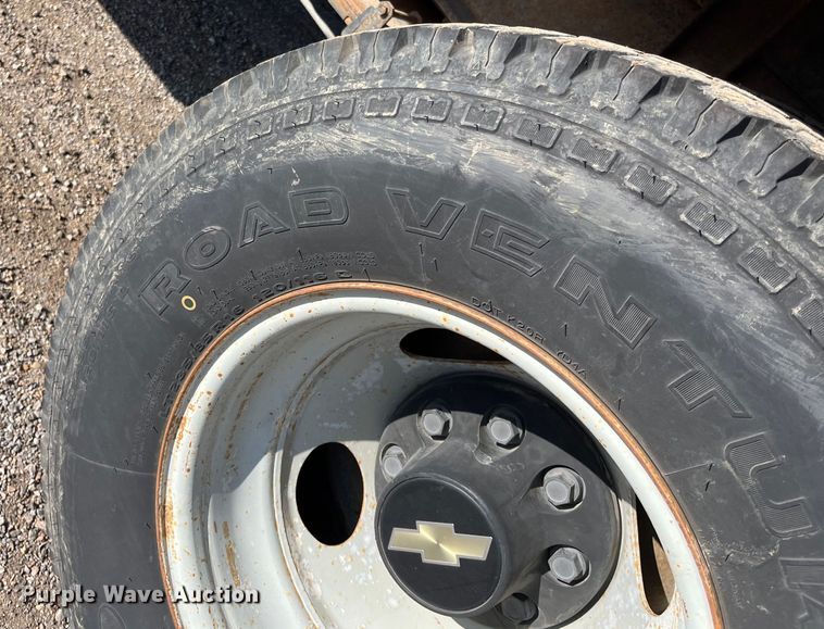 image for item DQ5096 1992 Chevrolet C3500  flatbed pickup truck