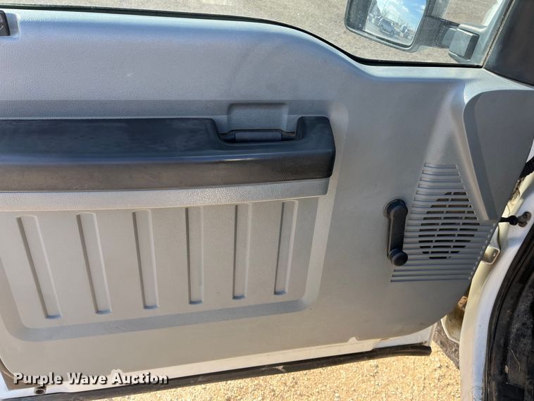 image for item DQ5100 2012 Ford F250 Super Duty  SuperCab pickup truck