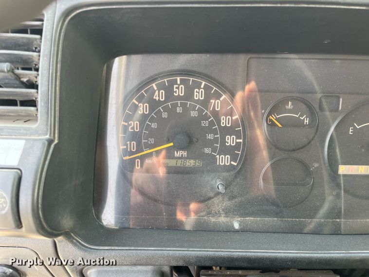 image for item DQ5119 1999 Isuzu NPR  dump flatbed truck