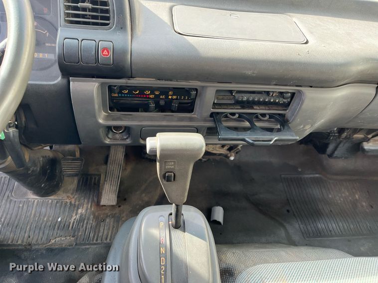 image for item DQ5119 1999 Isuzu NPR  dump flatbed truck