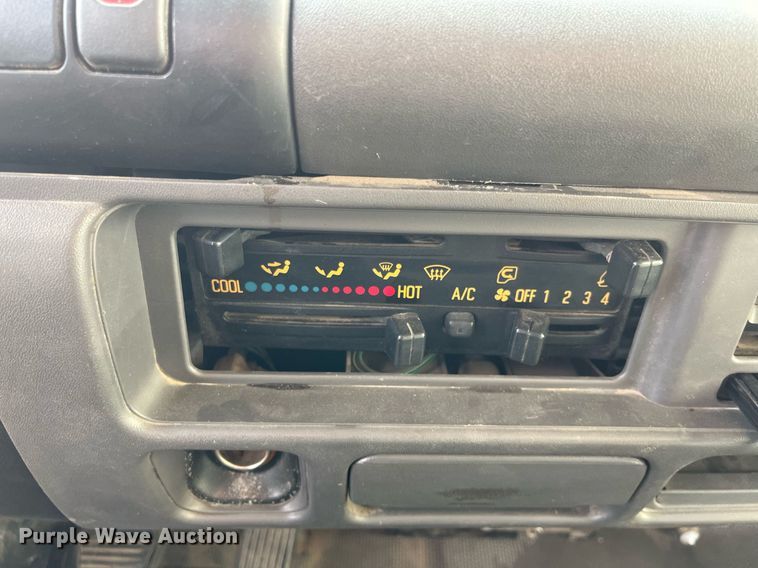 image for item DQ5119 1999 Isuzu NPR  dump flatbed truck