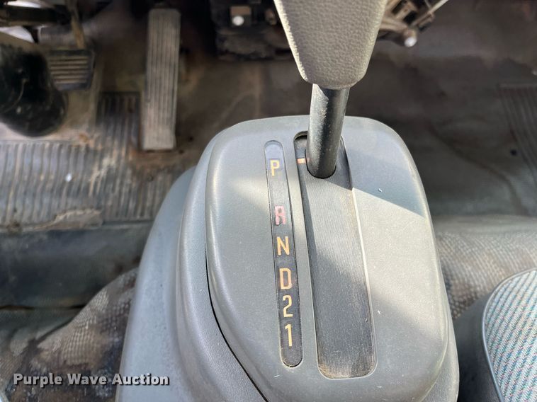 image for item DQ5119 1999 Isuzu NPR  dump flatbed truck