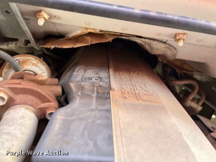 image for item DQ5119 1999 Isuzu NPR  dump flatbed truck