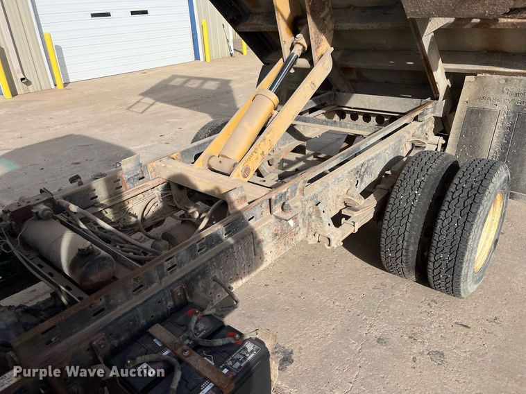 image for item DQ5119 1999 Isuzu NPR  dump flatbed truck