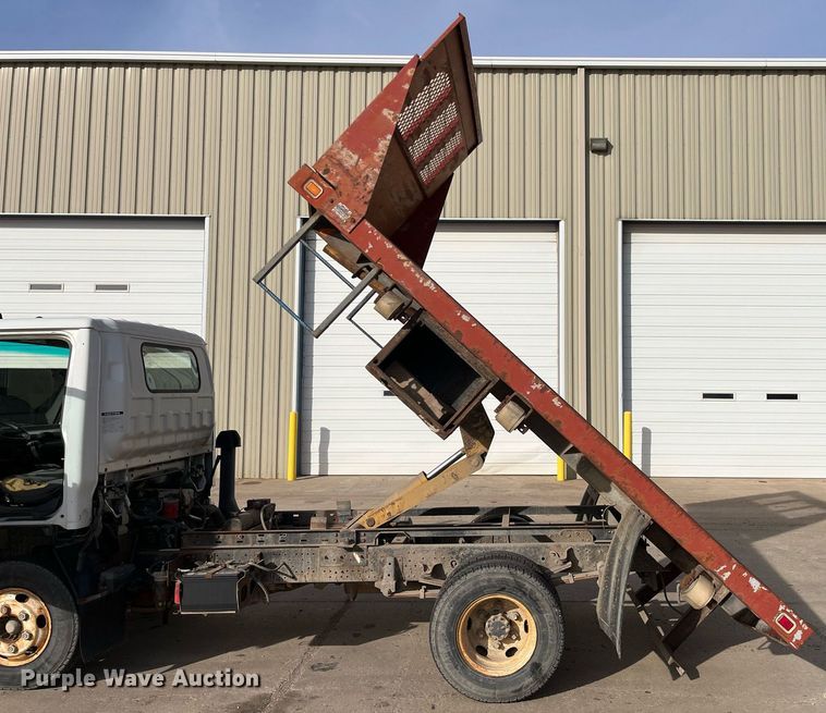 image for item DQ5119 1999 Isuzu NPR  dump flatbed truck