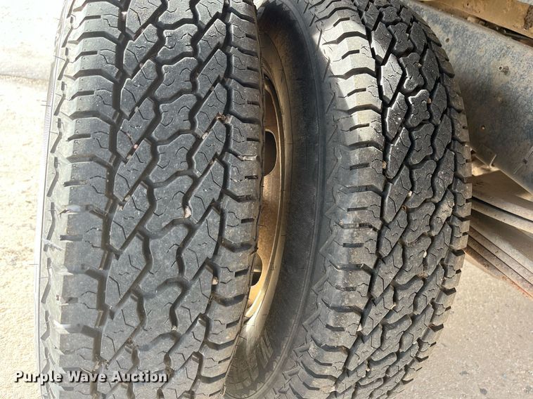 image for item DQ5119 1999 Isuzu NPR  dump flatbed truck