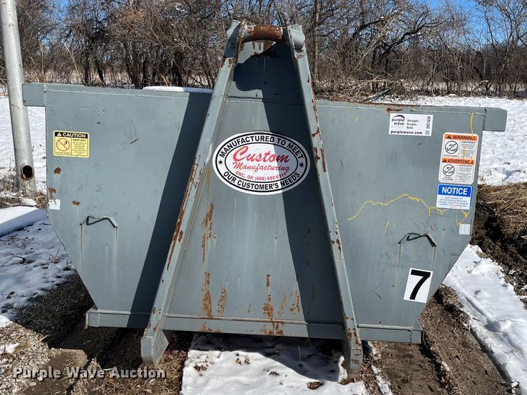image for item DR7438 Roll-off dumpster