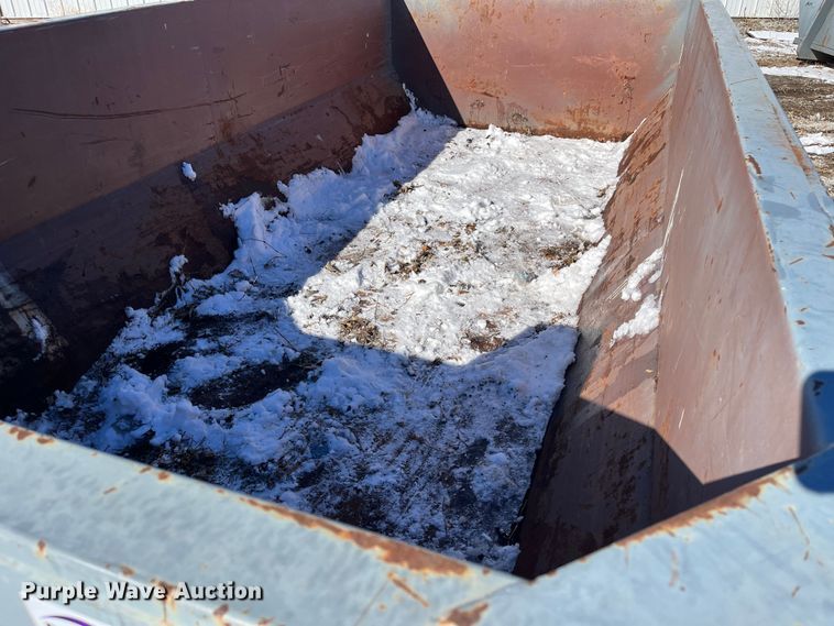 image for item DR7439 Roll-off dumpster