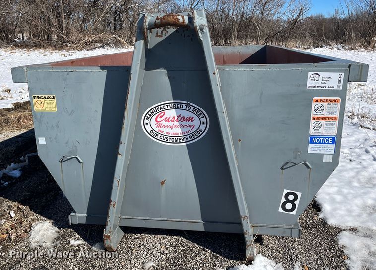 image for item DR7440 Roll-off dumpster