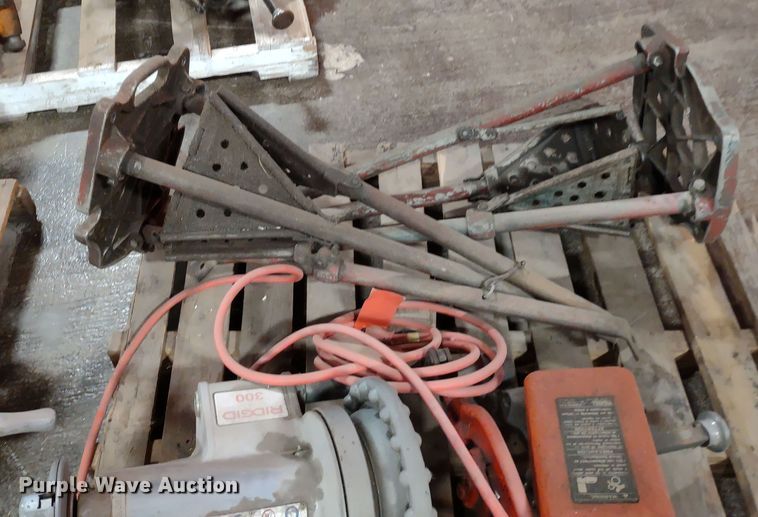 image for item DR8135 (6) Ridgid pipe threading machines