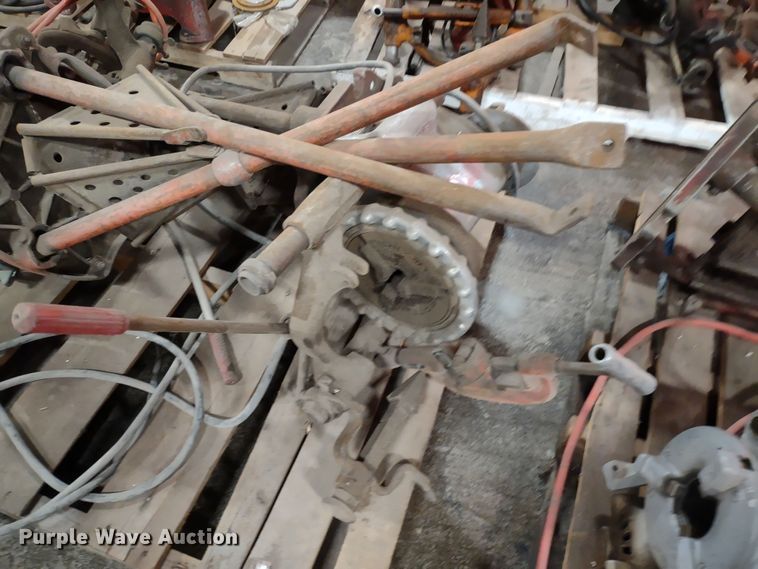 image for item DR8135 (6) Ridgid pipe threading machines