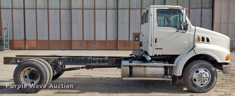 image for item DR8154 2005 Sterling L8500  truck cab and chassis