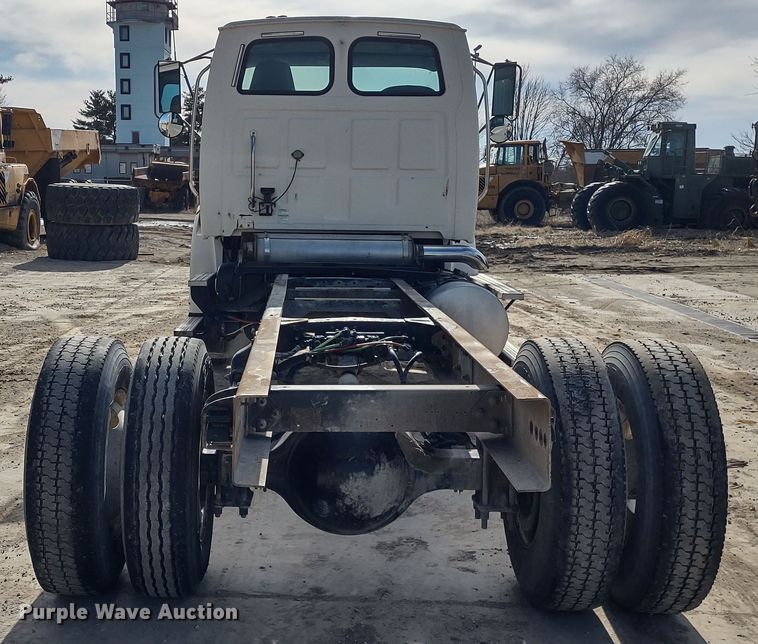 image for item DR8154 2005 Sterling L8500  truck cab and chassis