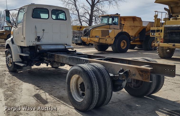 image for item DR8154 2005 Sterling L8500  truck cab and chassis