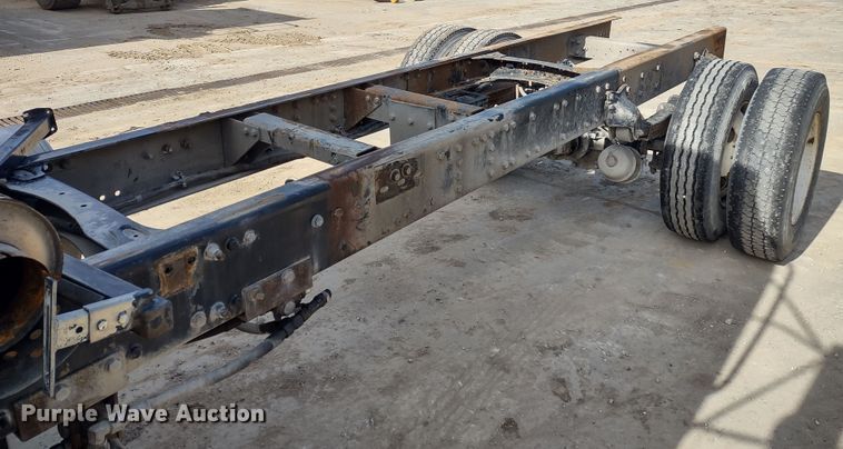 image for item DR8154 2005 Sterling L8500  truck cab and chassis