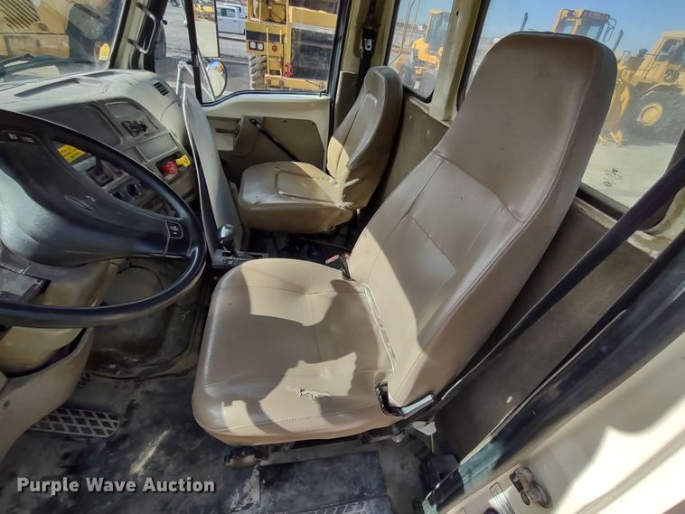 image for item DR8154 2005 Sterling L8500  truck cab and chassis