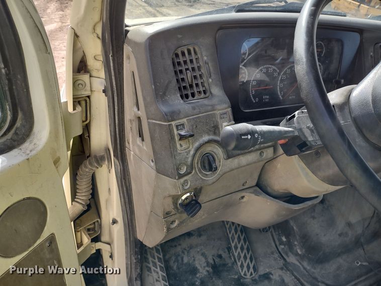 image for item DR8154 2005 Sterling L8500  truck cab and chassis