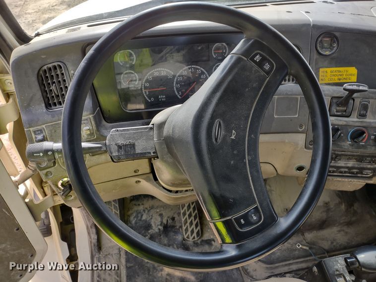 image for item DR8154 2005 Sterling L8500  truck cab and chassis